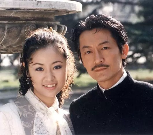 我们应该向他致敬,一个人几乎撑起了整个华语电影