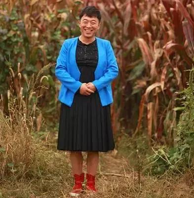 站着赚钱翻拍,站着挣钱完整片段