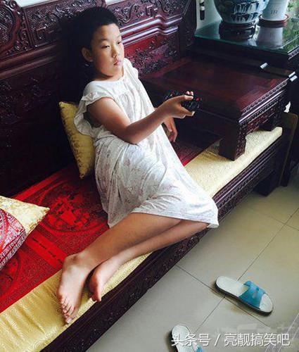 对面翻车了，但我好像还很安全