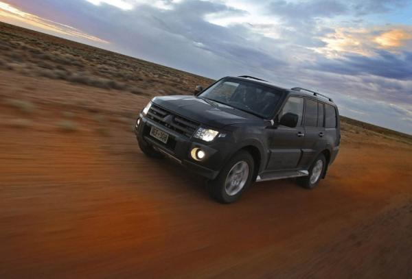 三菱帕杰罗劲畅无人区穿越,三菱帕杰罗v97穿越无人区