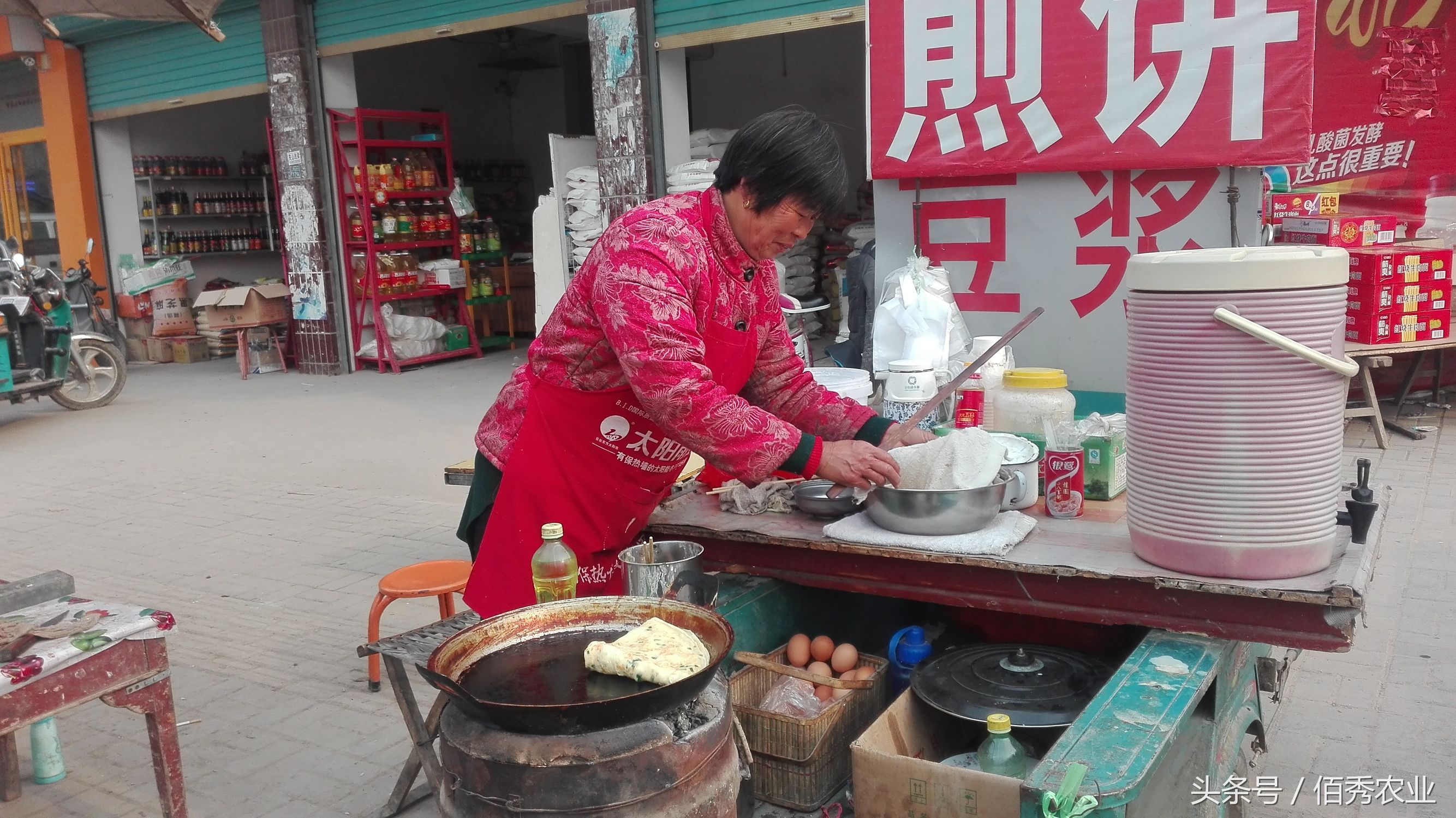 农村大姐卖鸡蛋的利润,农村大姐靠摊煎饼发家致富