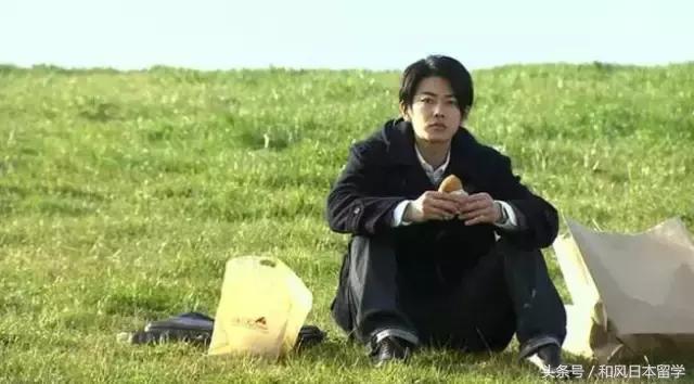 佐藤健生活中究竟是个什么样的人,佐藤健被评为最想拥有的容貌之一