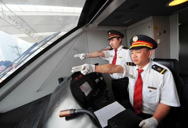 绿皮火车硬卧和软卧的区别,z165火车硬卧和软卧的区别图片