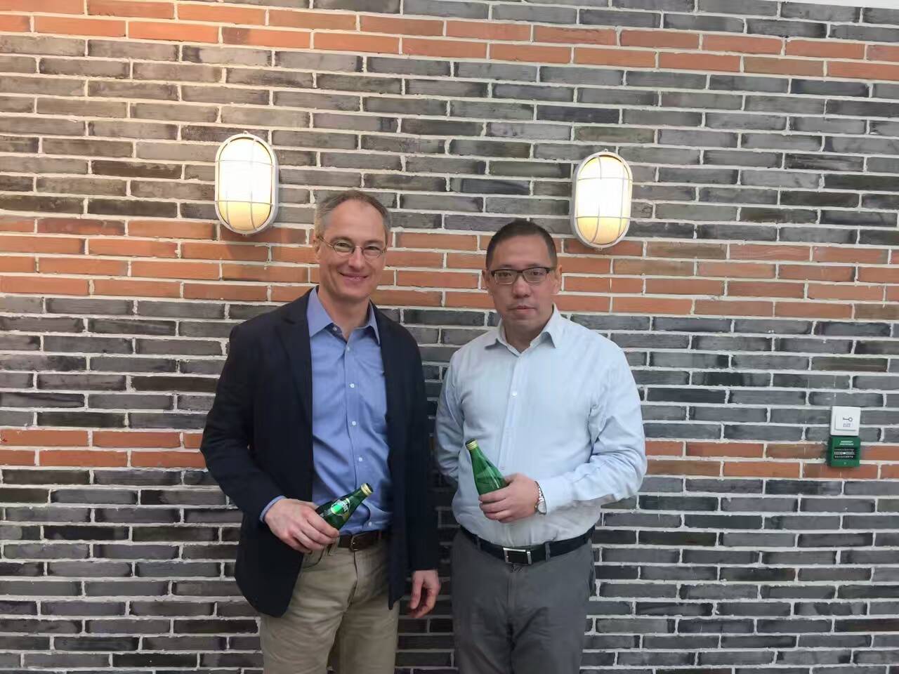 雀巢巴黎水水源地,巴黎水雀巢什么样