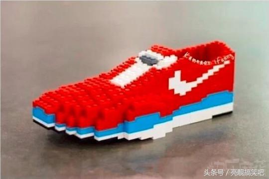 对面翻车了，但我好像还很安全