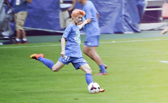 国足对阵韩国秒变脸,国足赢韩国万人合唱