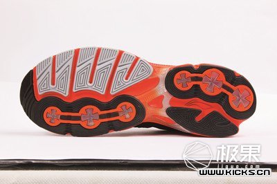 你从不注意的鞋底花纹，却成了乔丹科比封神的“秘密”