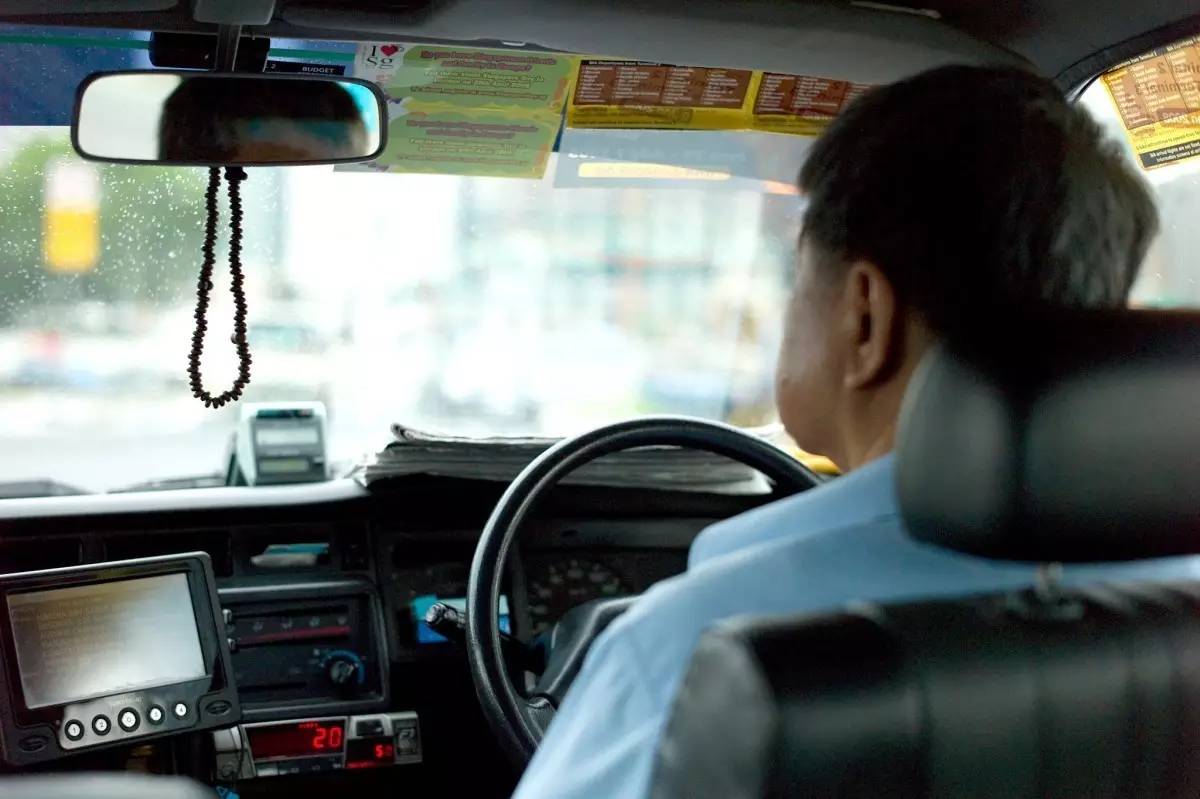 绝密：新加坡地下法规，比法律还牛，不遵守不行！