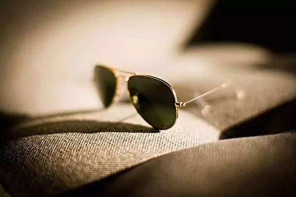 年轻姑娘日本疯狂代购的眼药水，配方竟然很危险！东莞有人滴成青光眼