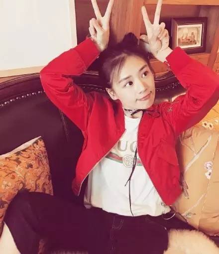 春天t恤最新款,春季t恤怎么穿比较好看