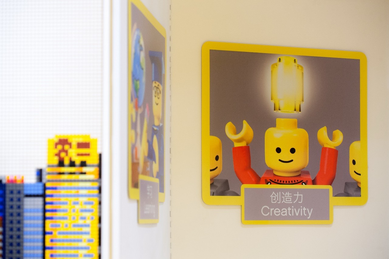 魔都开了大陆首家乐高授权专卖店,积木迷们都疯了!小申手把手,教你怎么买