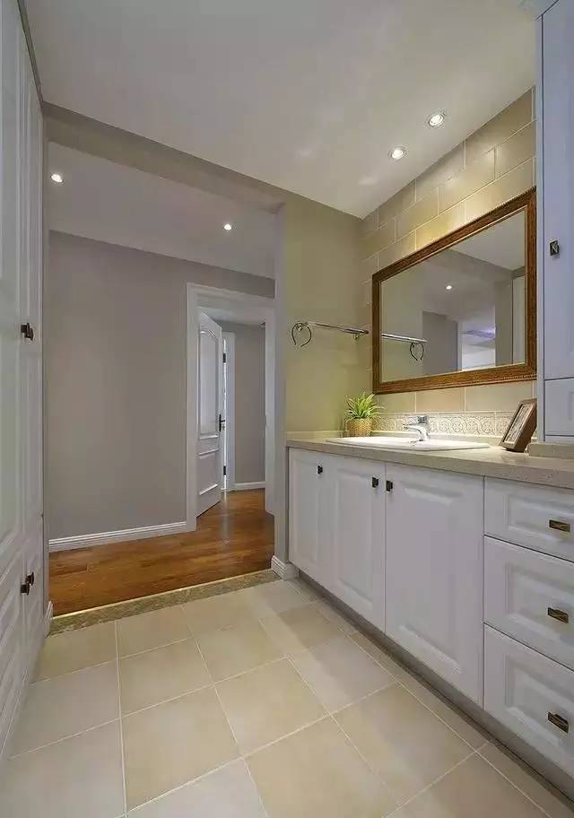 客厅沙发不靠墙的客厅该怎样设计,复式挑空客厅沙发不靠墙背景墙