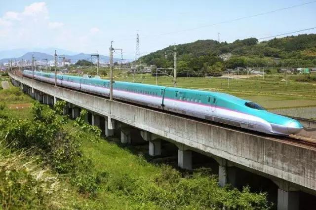日本的高铁列车的样子,日本的高铁