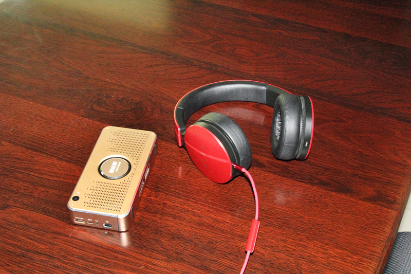 爆款！触屏操作的金砖*放播**器，便携无损音乐，仅卖888元