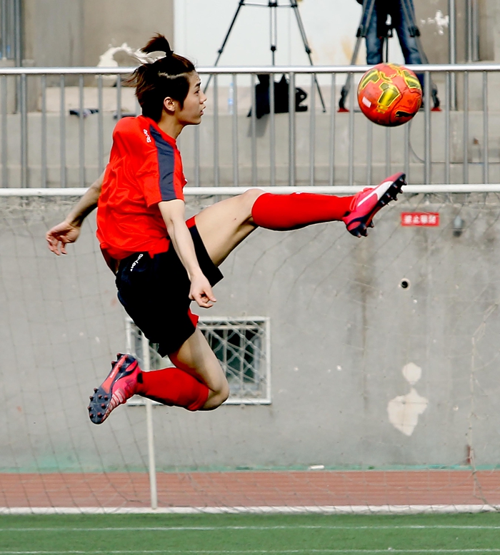 国足终于又一次不卑不亢,国足鹿晗