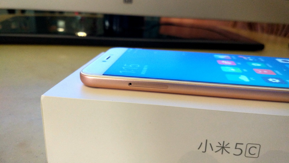 这是一部真小米手机，又轻又薄的小米手机5c