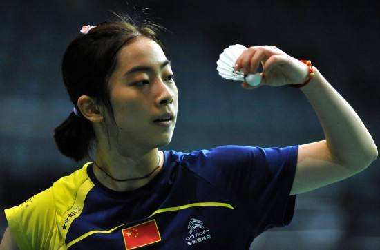 羽毛球双打发球发前场还是后场,羽毛球混双后场发球教学视频