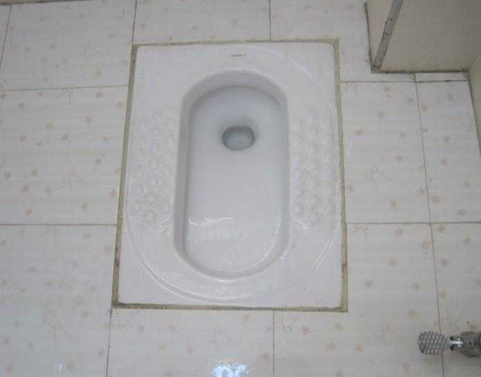 蹲便器用脚踏阀还是用水箱好,蹲便器水箱离得远影响冲水吗