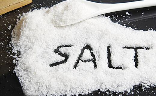 吃的太咸会刺激胃,吃的咸的太多损伤胃粘膜