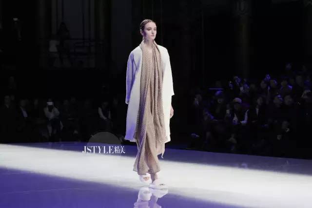 JSTYLE精美现场直击时装周：波点、星座放肆玩一把！