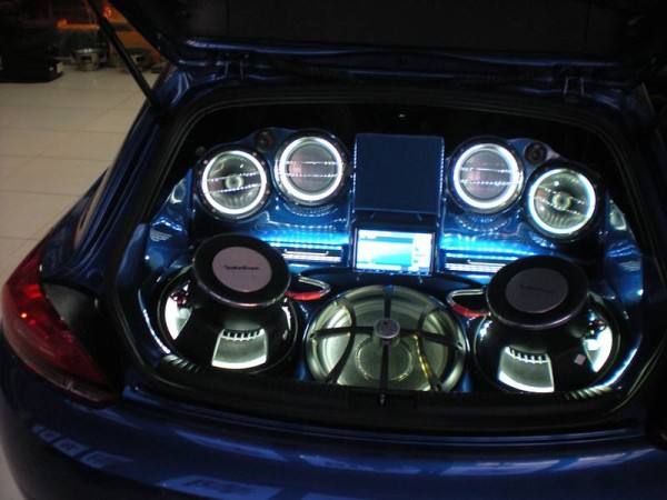 车上装饰品隐藏的危险,车内装饰品挂件的危害