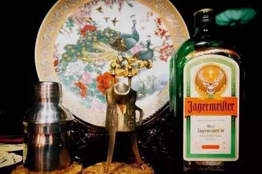 国足与酒,都是孤独而倔强的存在