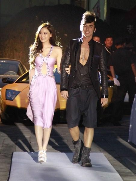 李晨对范冰冰与张馨予的差别,张馨予穿搭大全