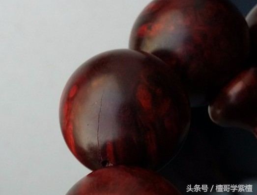 小叶紫檀开裂的补救方法,小叶紫檀手串盘了一年会开裂吗