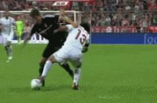 体育踢球搞笑名场面,足球运动场上的搞笑瞬间