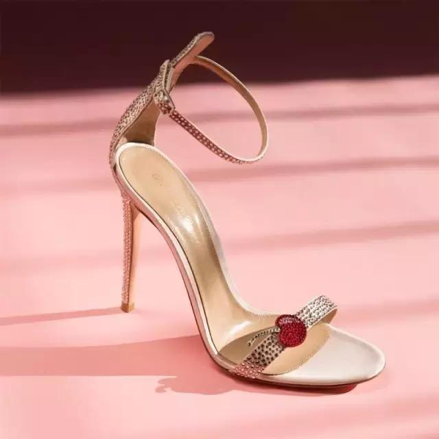 全球十大最美婚鞋品牌,适合脚宽脚胖的红色婚鞋测评