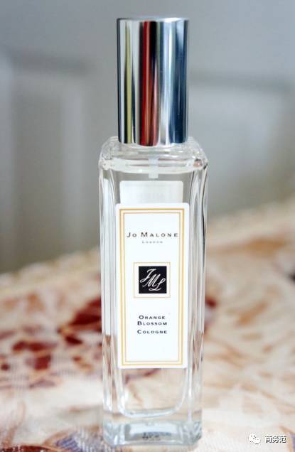 我给3个直男闻了16瓶香水，结果