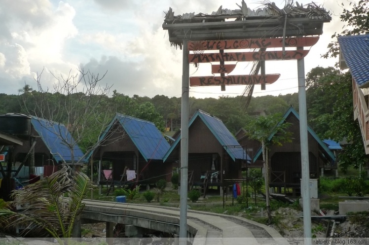 在孤独小岛上追蜥蜴、为岛民演奏音乐、玩浮潜、品冰咖啡，好享受