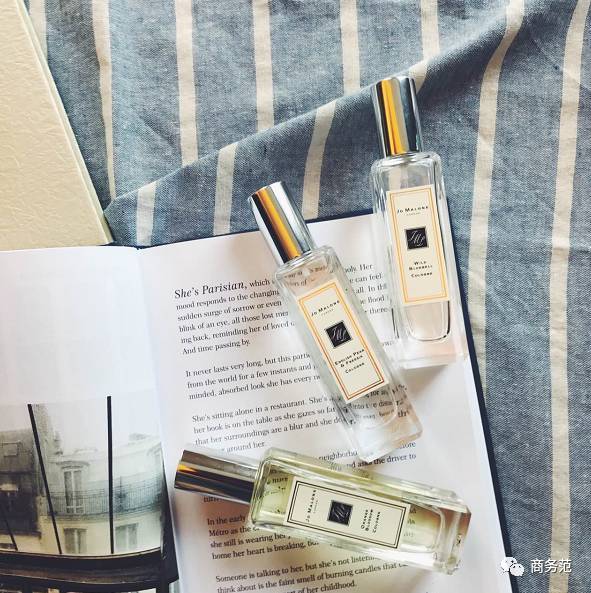 我给3个直男闻了16瓶香水，结果