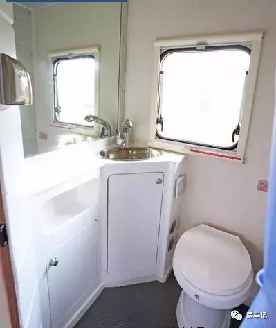 凯伦宾威大通c型房车评测,福特新世代凯伦宾威b型房车