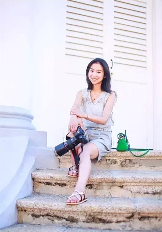 她是“成都第一私房菜美女老板”，与李易峰合作，和方大同录节目