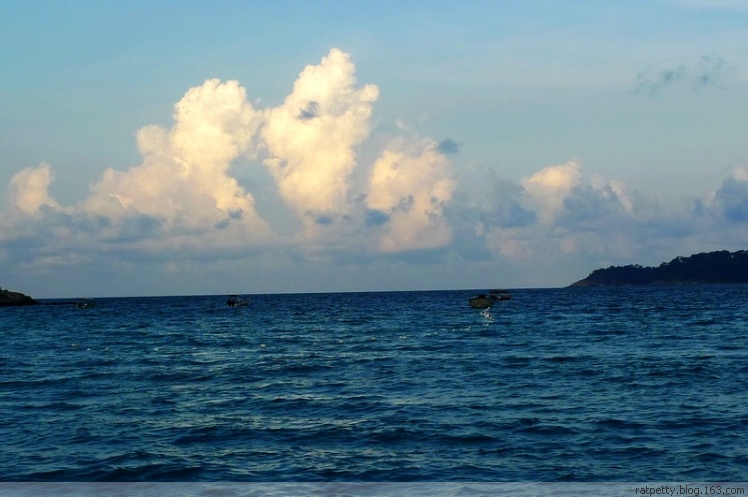 在孤独小岛上追蜥蜴、为岛民演奏音乐、玩浮潜、品冰咖啡，好享受