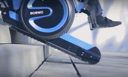 这个吊炸天的轮椅长得像坦克可以自己上楼梯