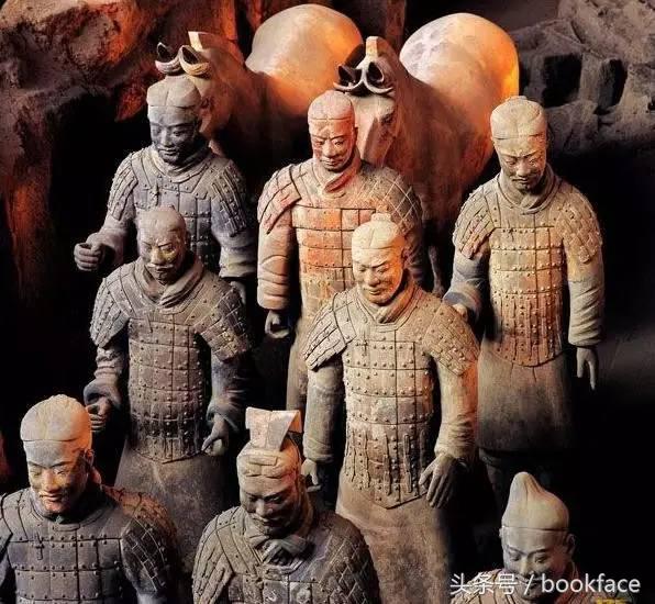 一群男人列队欢迎,霸道总裁出场一群男生迎接