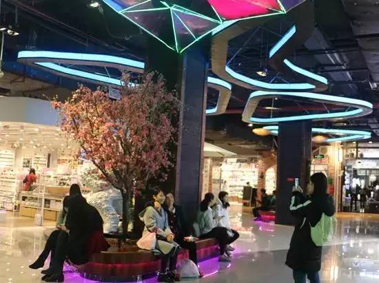 购物中心怎么吸引女性消费者,购物中心女性消费方式