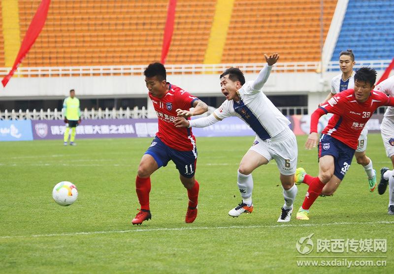 特鲁西埃亮相看台2017中国足协乙级联赛西安开幕