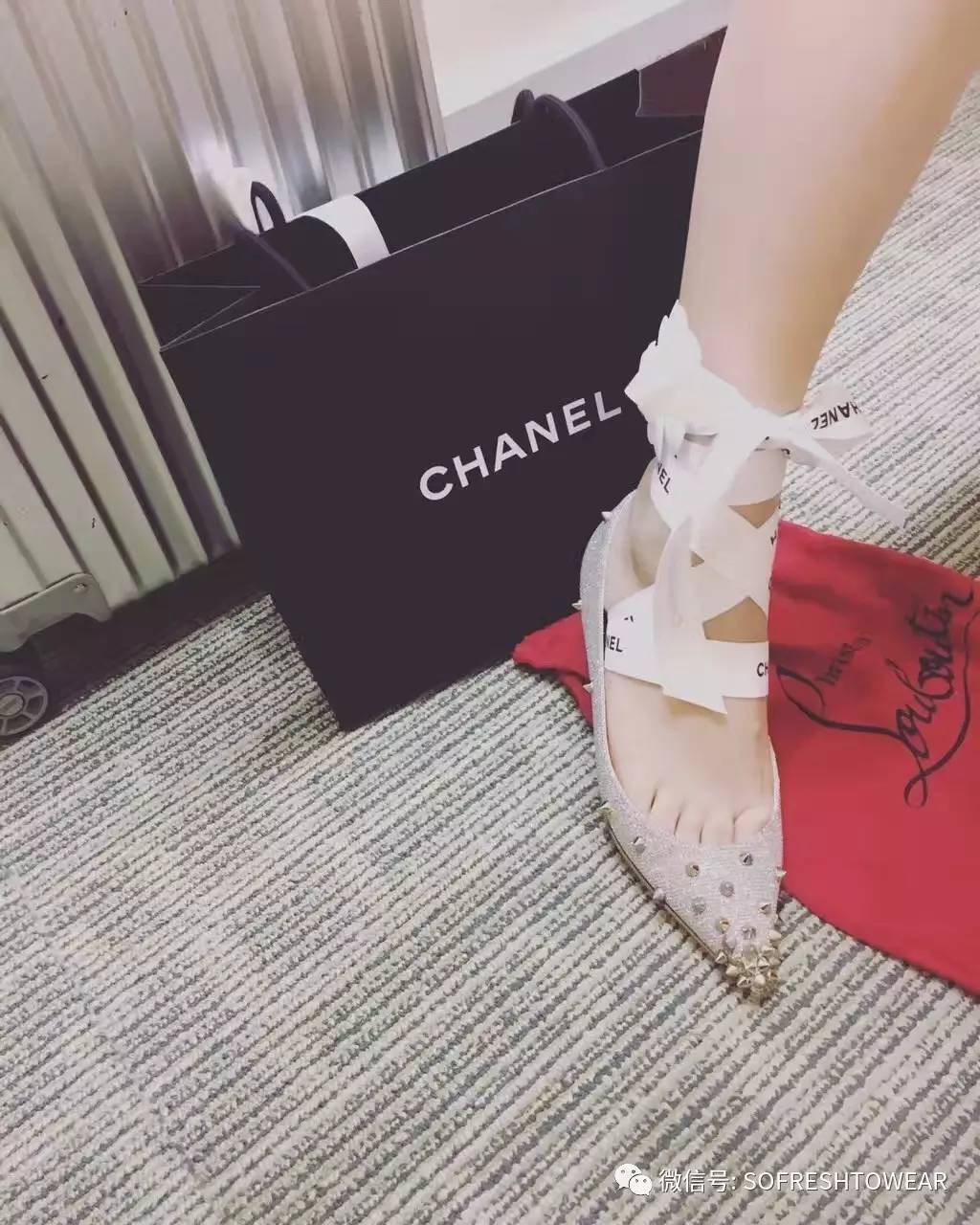 买完东西的袋子不要扔,买完大牌包后悔了