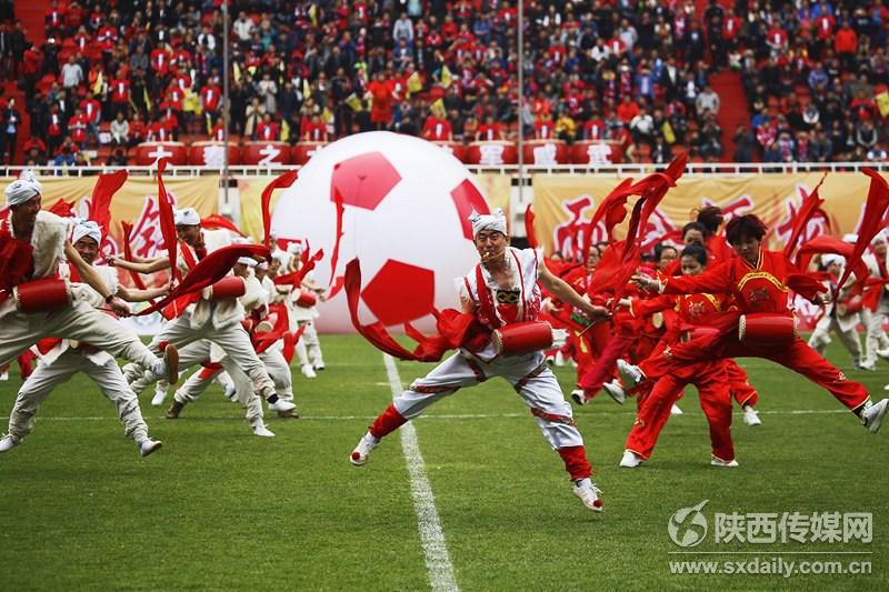 特鲁西埃亮相看台2017中国足协乙级联赛西安开幕