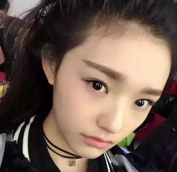 林允自曝拿到片酬后做的第一件事 (林允4000万片酬)