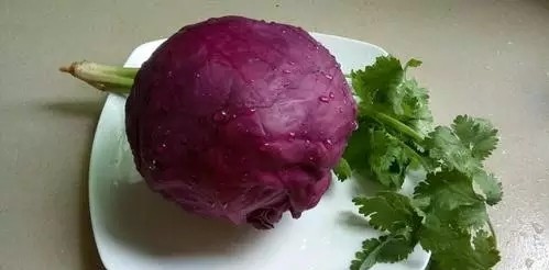 感冒多发的春天多吃点紫甘蓝可以预防教你一道小菜好吃易学