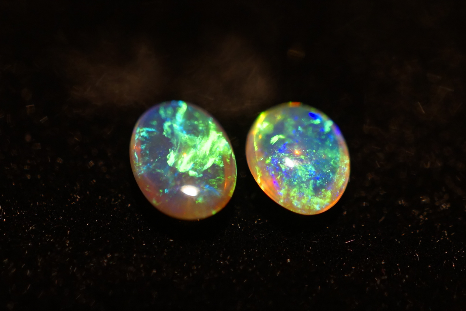 欧泊宝石哪一种颜色的最贵,欧泊宝石哪一种颜色的最珍贵