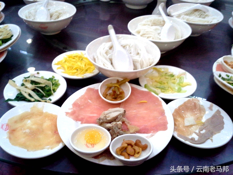 云南蒙自菊花过桥米线,云南蒙自王记菊花过桥米线