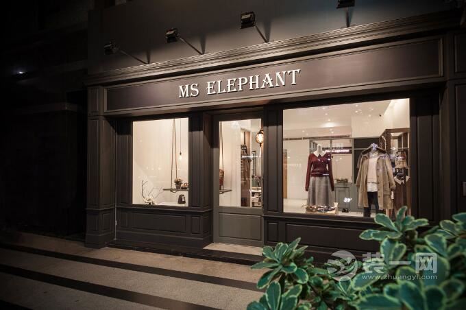 拐角服装店装修设计,衣服店装修简约十几平