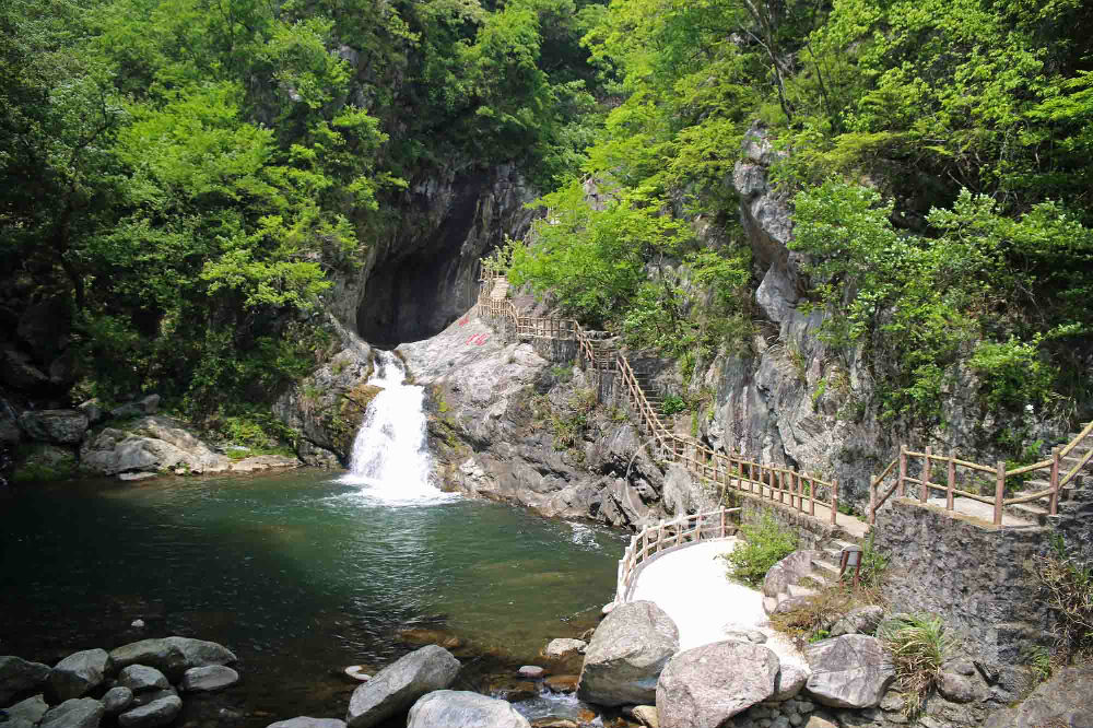山东领秀户外:千里挺进大别山,众雄傲视天堂寨
