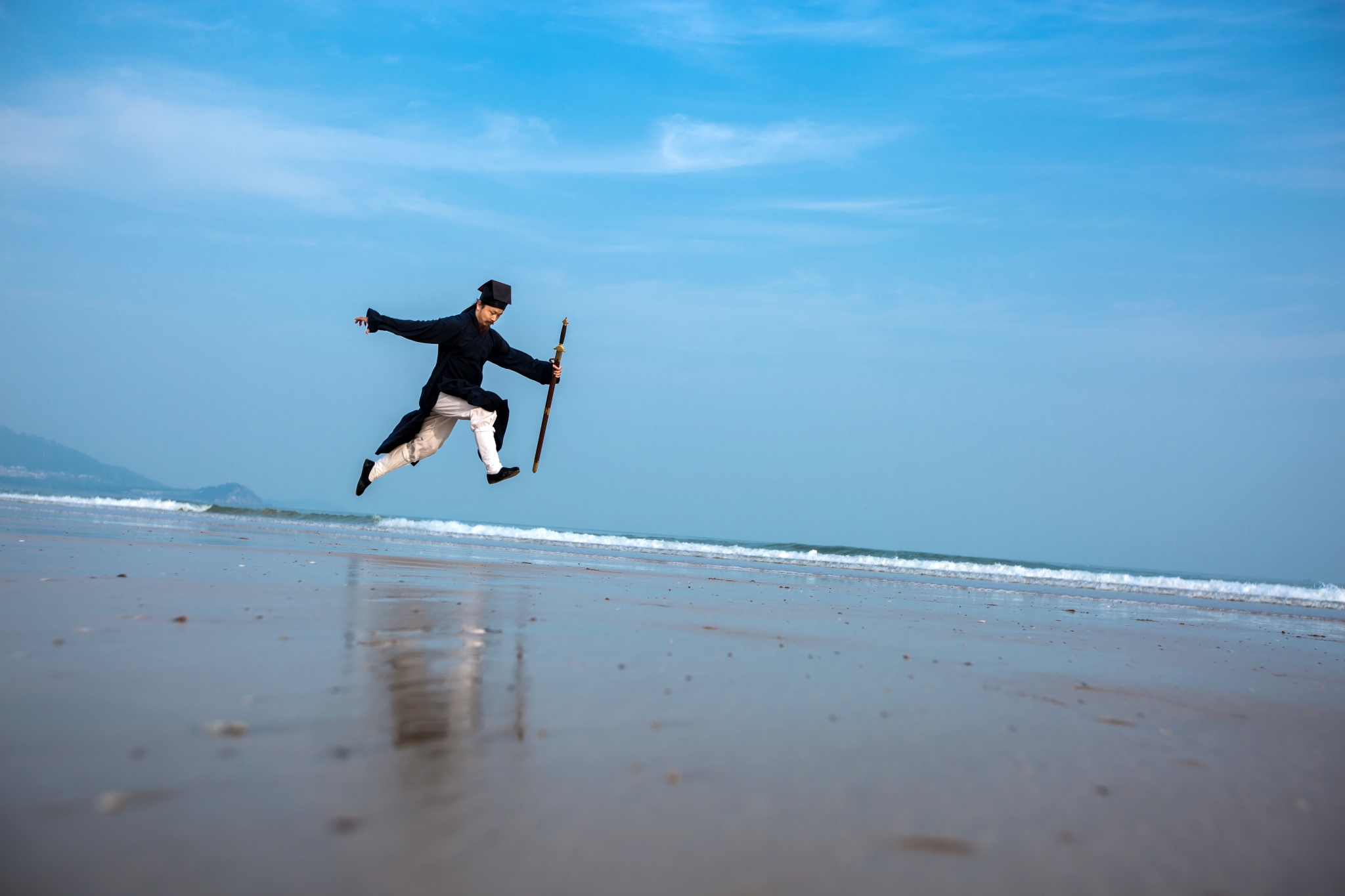 武当轻功第一人陈师行,武当道长陈师行展示轻功摔倒