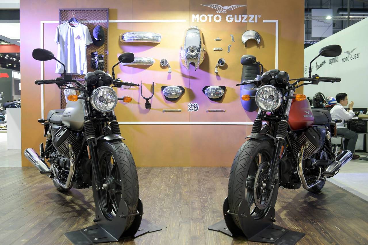 直击曼谷摩托车展美女如云，MOTOGUZZI光荣绽放